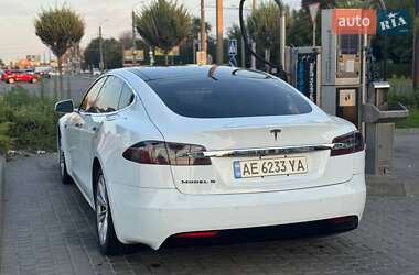 Ліфтбек Tesla Model S 2016 в 
