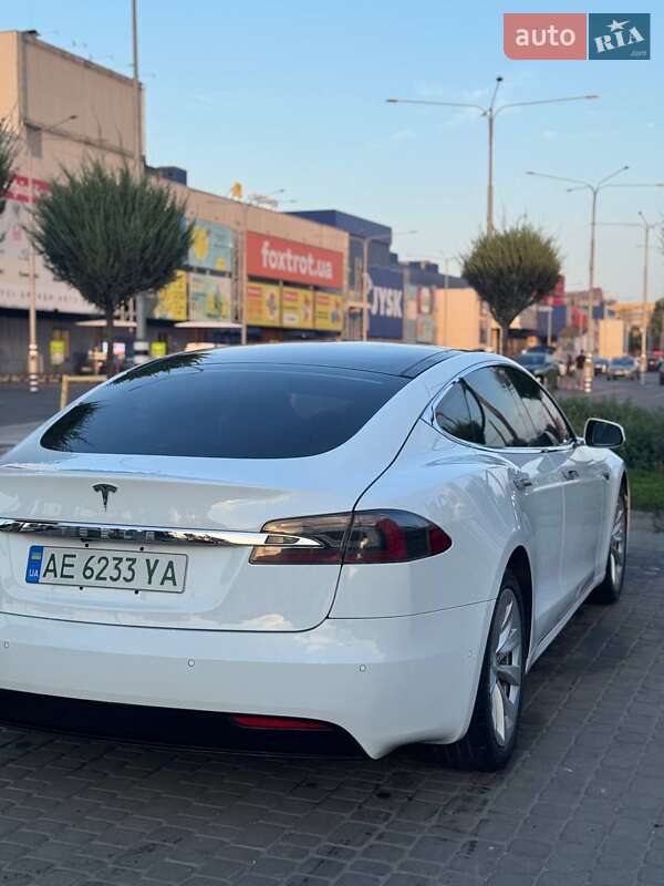 Лифтбек Tesla Model S 2016 в Днепре