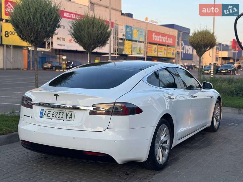Лифтбек Tesla Model S 2016 в Днепре