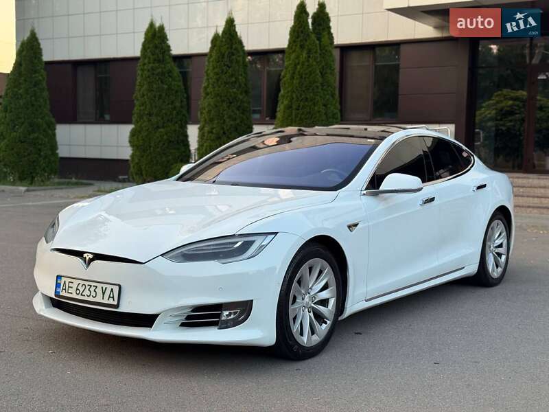 Лифтбек Tesla Model S 2016 в Днепре
