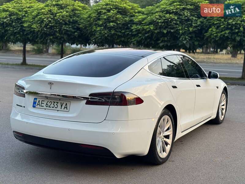Лифтбек Tesla Model S 2016 в Днепре
