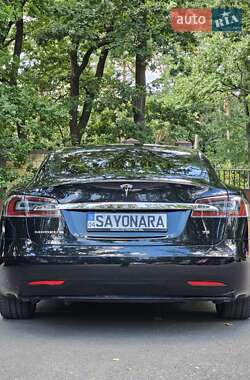 Лифтбек Tesla Model S 2017 в 