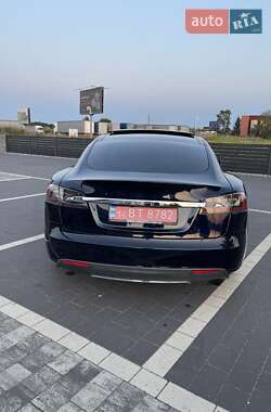 Лифтбек Tesla Model S 2013 в 