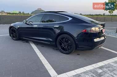 Лифтбек Tesla Model S 2013 в 