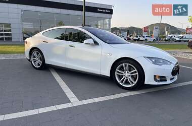 Лифтбек Tesla Model S 2015 в 