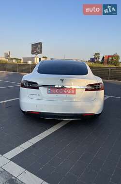 Лифтбек Tesla Model S 2015 в 
