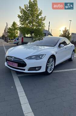 Лифтбек Tesla Model S 2015 в 