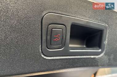 Лифтбек Tesla Model S 2015 в 