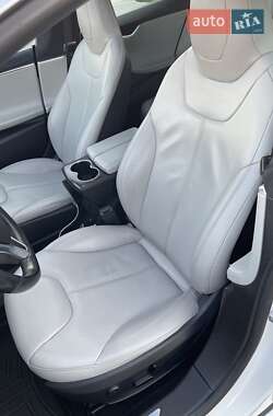 Лифтбек Tesla Model S 2015 в 
