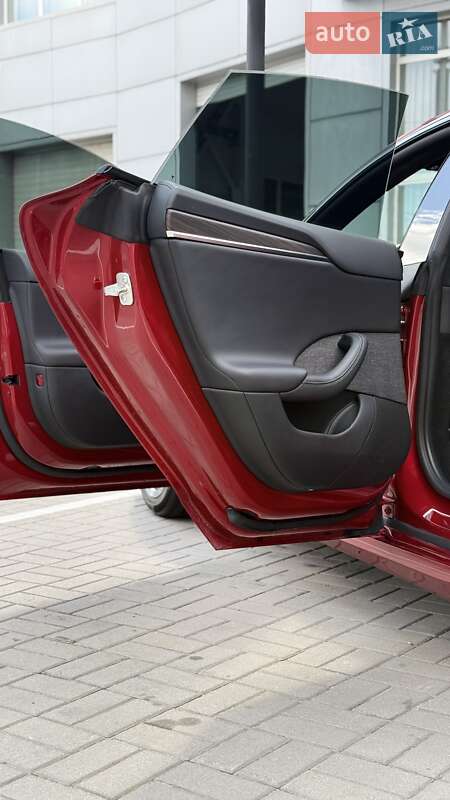 Лифтбек Tesla Model S 2023 в Днепре