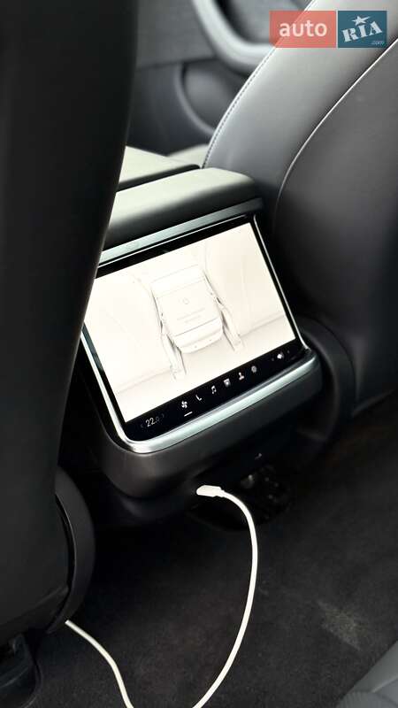 Лифтбек Tesla Model S 2023 в Днепре