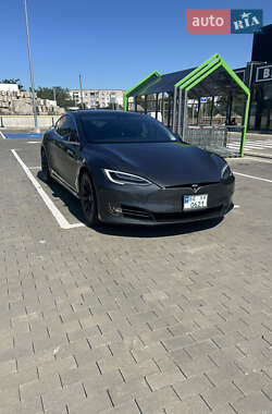 Лифтбек Tesla Model S 2017 в 