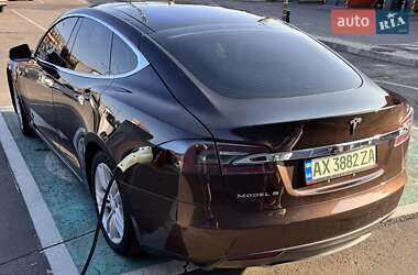 Лифтбек Tesla Model S 2013 в 