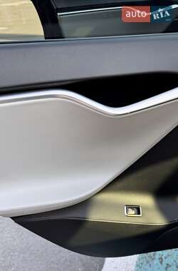 Лифтбек Tesla Model S 2013 в 