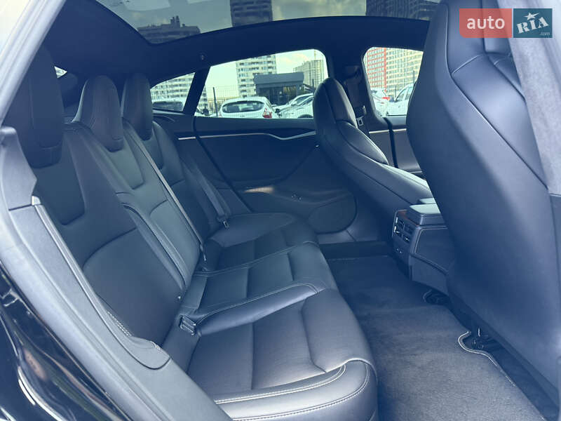 Лифтбек Tesla Model S 2018 в Киеве
