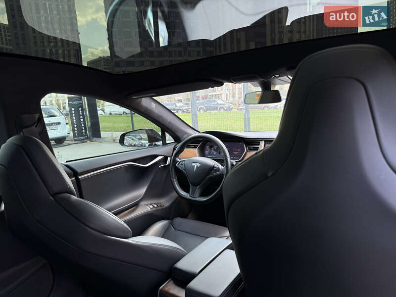 Лифтбек Tesla Model S 2018 в Киеве