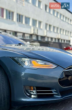 Лифтбек Tesla Model S 2013 в 