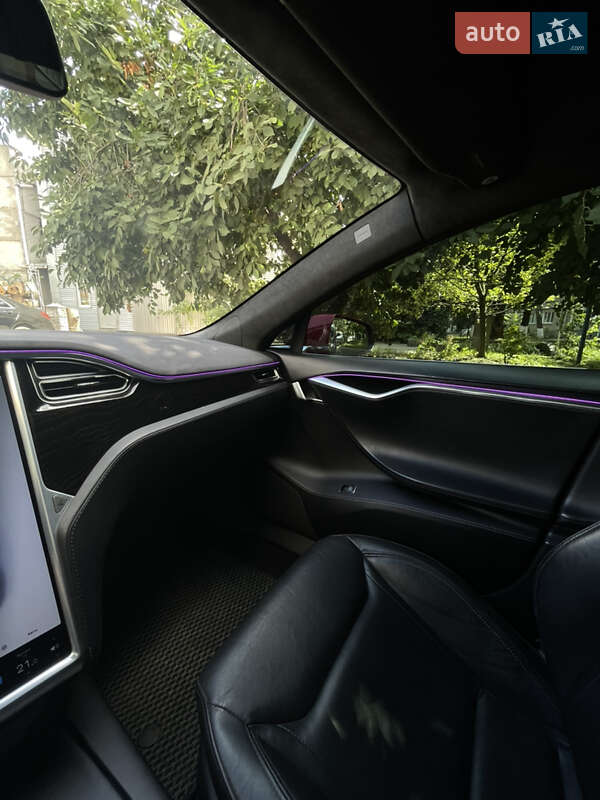 Лифтбек Tesla Model S 2016 в Виннице