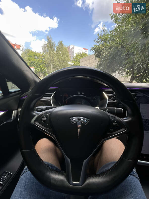 Лифтбек Tesla Model S 2016 в Виннице