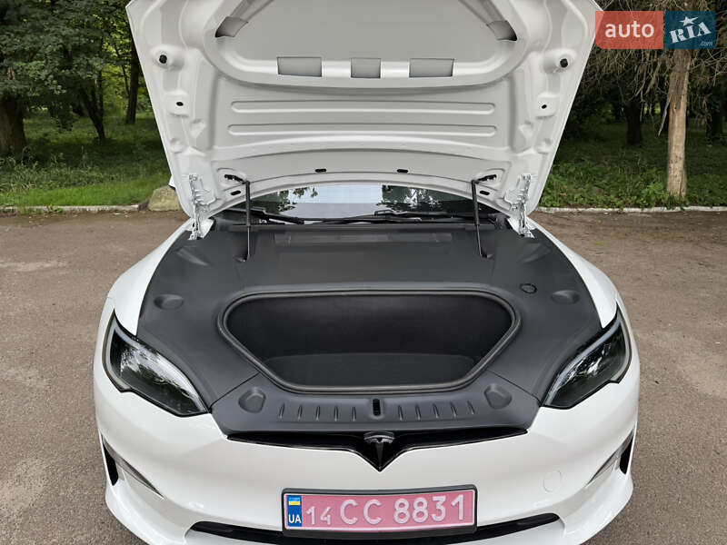Лифтбек Tesla Model S 2023 в Львове