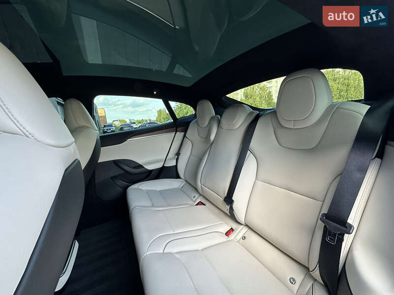 Лифтбек Tesla Model S 2021 в Дрогобыче