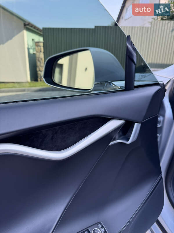 Лифтбек Tesla Model S 2017 в Тернополе
