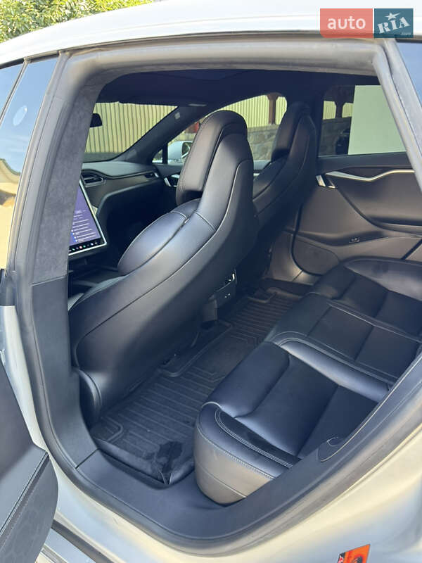 Лифтбек Tesla Model S 2017 в Тернополе