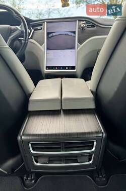 Лифтбек Tesla Model S 2016 в 