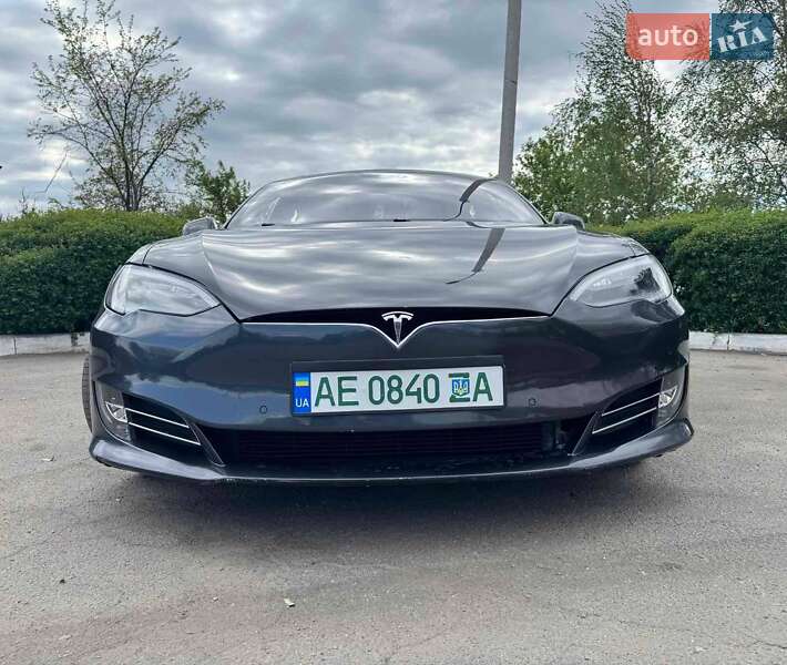 Лифтбек Tesla Model S 2016 в Каменском