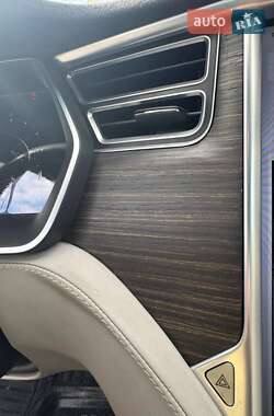 Лифтбек Tesla Model S 2016 в 
