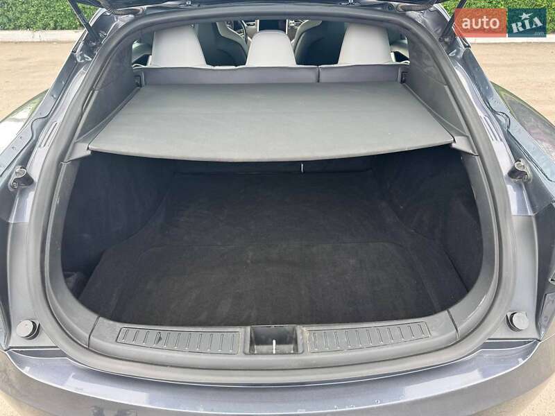 Лифтбек Tesla Model S 2016 в Каменском