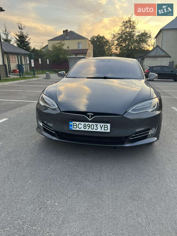 Лифтбек Tesla Model S 2016 в Львове