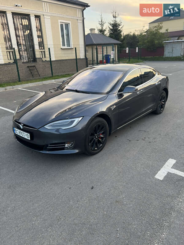 Лифтбек Tesla Model S 2016 в 