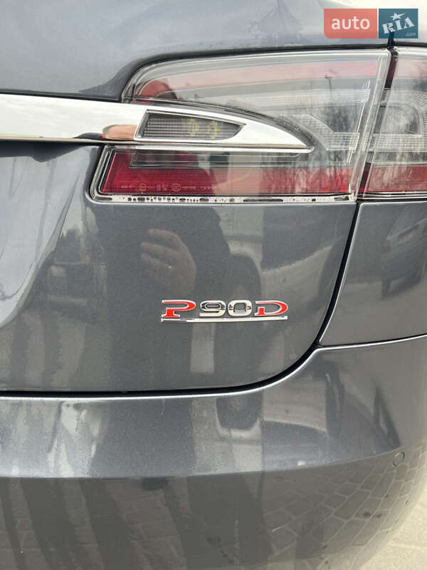 Лифтбек Tesla Model S 2016 в Львове