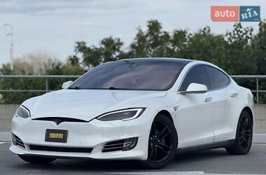 Лифтбек Tesla Model S 2014 в 