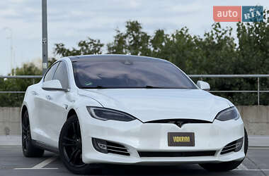 Лифтбек Tesla Model S 2014 в 
