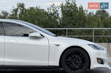 Лифтбек Tesla Model S 2014 в 