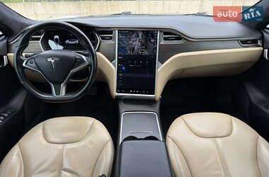 Лифтбек Tesla Model S 2014 в 