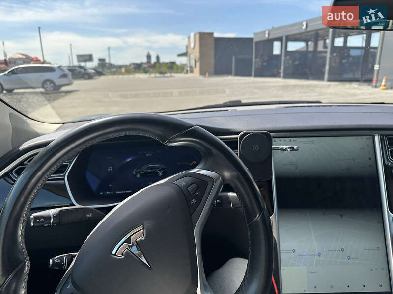 Лифтбек Tesla Model S 2015 в Луцке