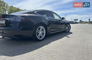 Tesla Model S 2015