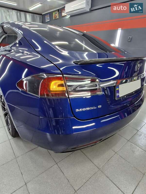 Лифтбек Tesla Model S 2016 в Николаеве