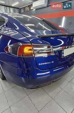 Лифтбек Tesla Model S 2016 в 