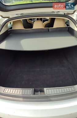Лифтбек Tesla Model S 2016 в 
