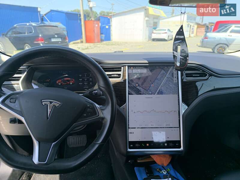 Лифтбек Tesla Model S 2016 в Черновцах