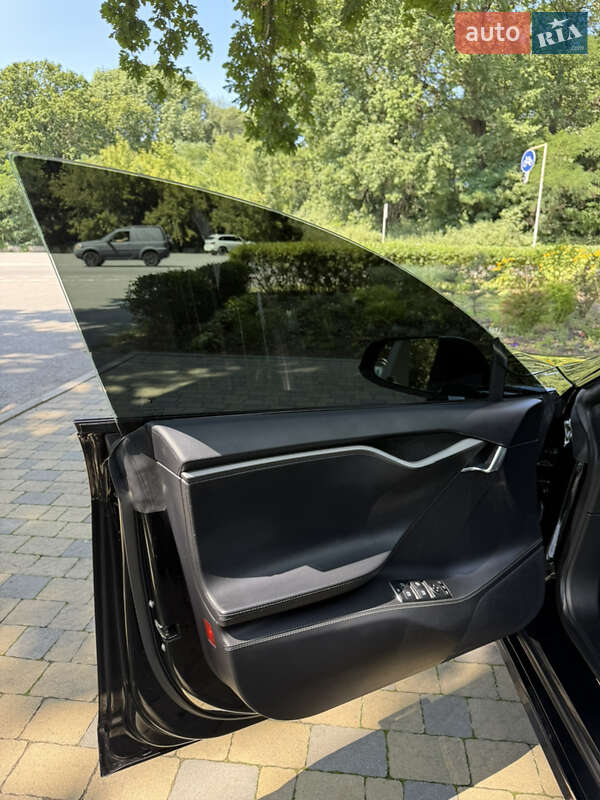 Лифтбек Tesla Model S 2020 в Полтаве