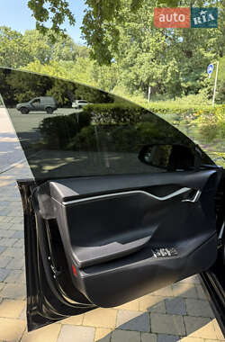 Лифтбек Tesla Model S 2020 в 