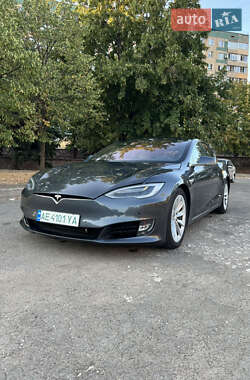 Лифтбек Tesla Model S 2017 в Кривом Роге