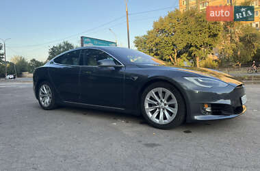 Лифтбек Tesla Model S 2017 в 