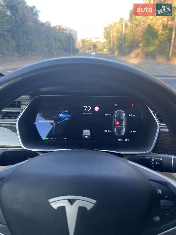 Лифтбек Tesla Model S 2017 в Кривом Роге