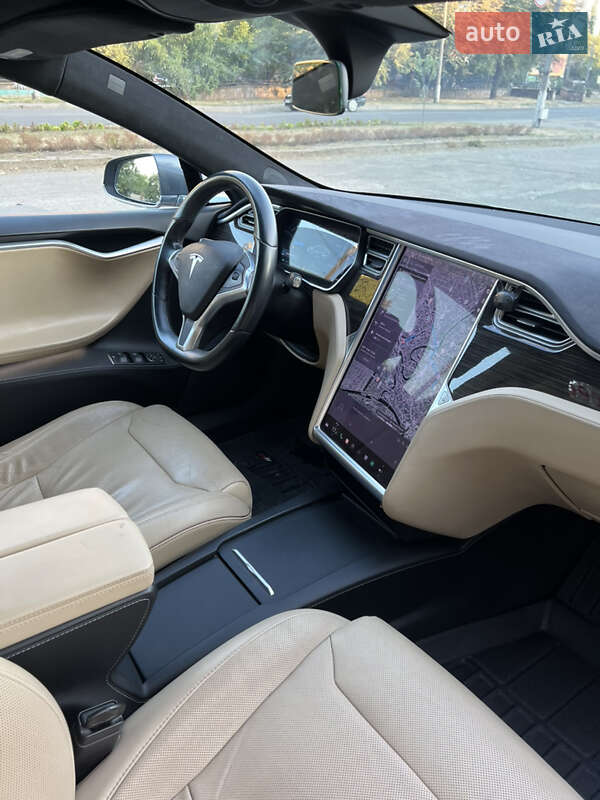 Лифтбек Tesla Model S 2017 в Кривом Роге